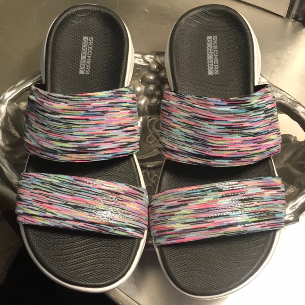 NWOT! Colorful Sketchers, Goga Mat Sandals.